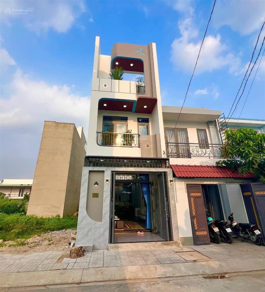 Bán nhà chính chủ, nhà mới 1 trệt, 2 lầu + sân thượng, 3pn tại kdc cát tường phú sinh