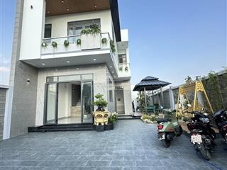 Kẹt vốn làm ăn bán căn villa 290m2 ngay xã mỹ hạnh nam, full nội thất có sân vườn.