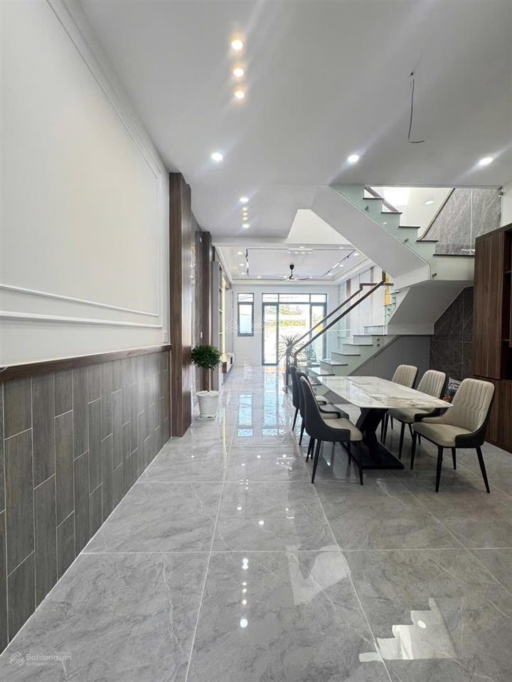 Bán nhà sát nhựa giồng lớn, nhà mới xây 4pn, nội thất đầy đủ | 5x26m, shr hỗ trợ bank