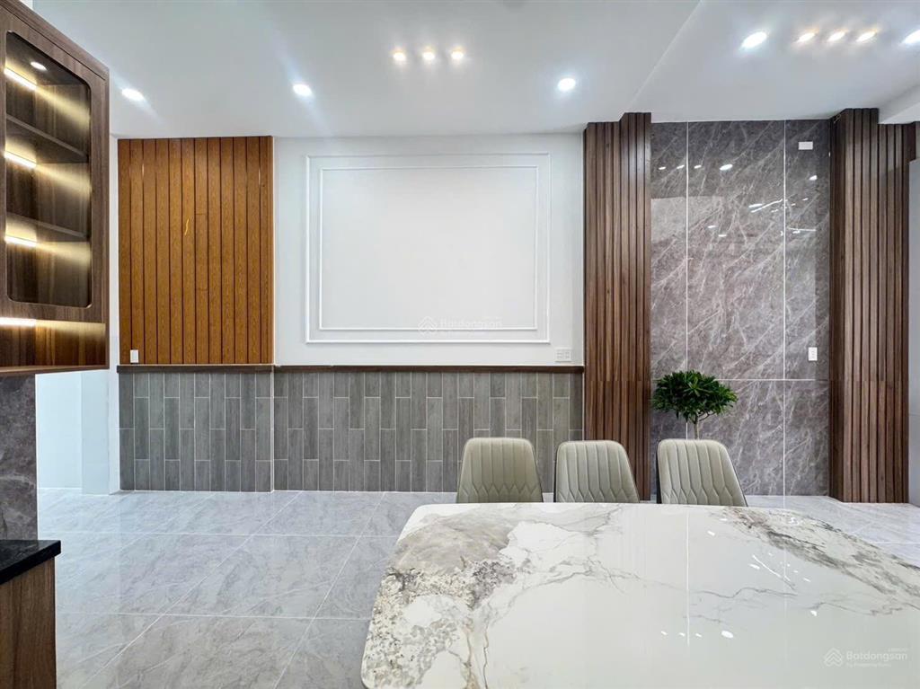Bán nhà sát nhựa giồng lớn, nhà mới xây 4pn, nội thất đầy đủ | 5x26m, shr hỗ trợ bank