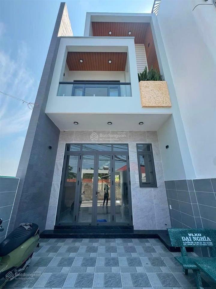 Bán nhà sát nhựa giồng lớn, nhà mới xây 4pn, nội thất đầy đủ | 5x26m, shr hỗ trợ bank