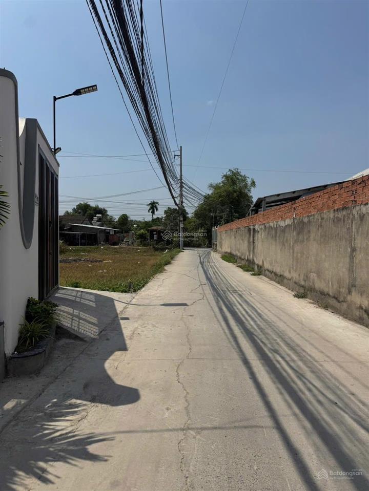 Bán nhà sát nhựa giồng lớn, nhà mới xây 4pn, nội thất đầy đủ | 5x26m, shr hỗ trợ bank