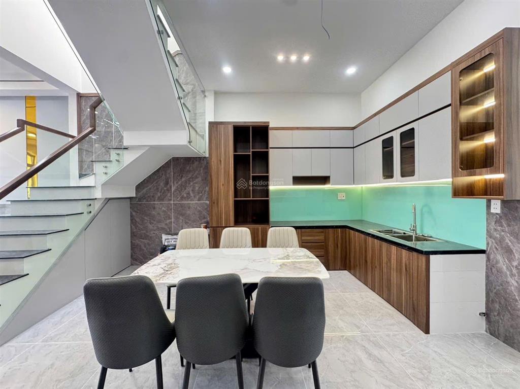 Bán nhà sát nhựa giồng lớn, nhà mới xây 4pn, nội thất đầy đủ | 5x26m, shr hỗ trợ bank