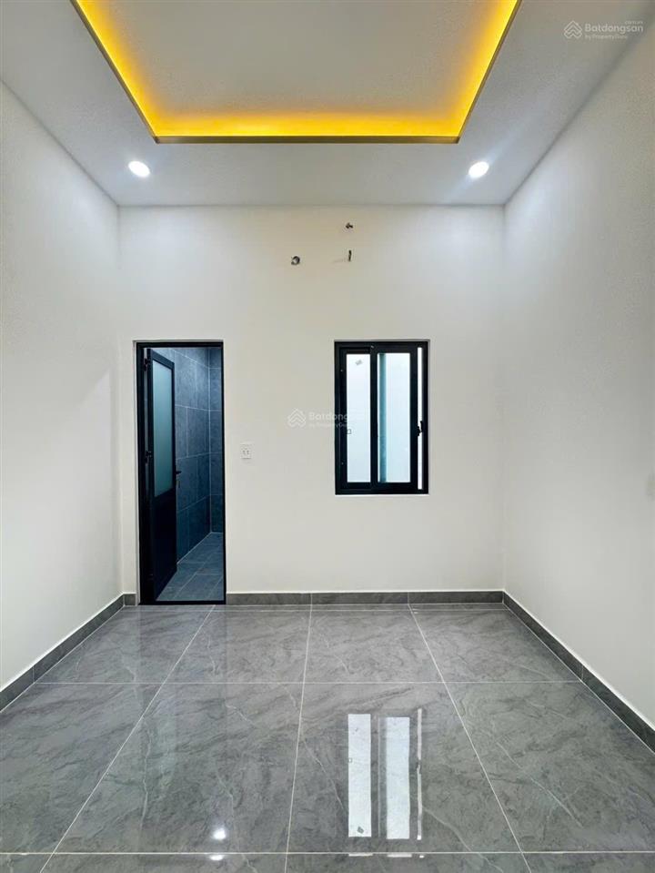 Bán nhà sát nhựa giồng lớn, nhà mới xây 4pn, nội thất đầy đủ | 5x26m, shr hỗ trợ bank