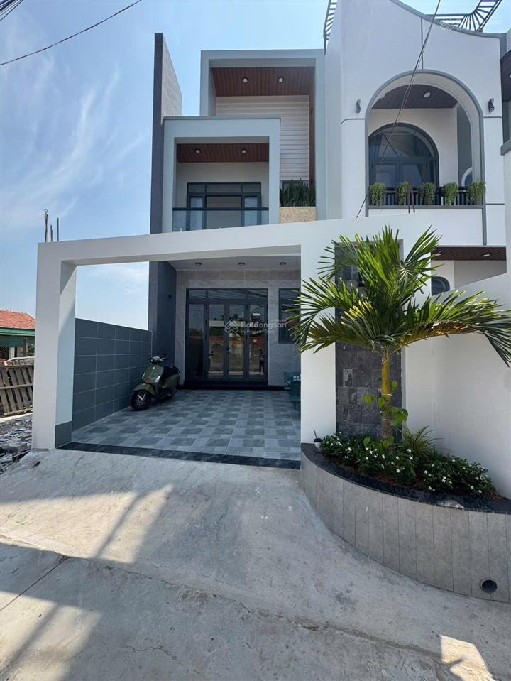 Bán nhà sát nhựa giồng lớn, nhà mới xây 4pn, nội thất đầy đủ | 5x26m, shr hỗ trợ bank