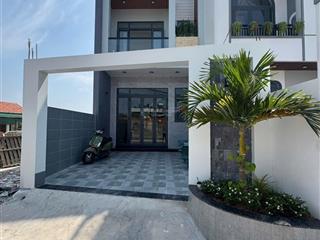 Bán nhà sát nhựa giồng lớn, nhà mới xây 4pn, nội thất đầy đủ | 5x26m, shr hỗ trợ bank