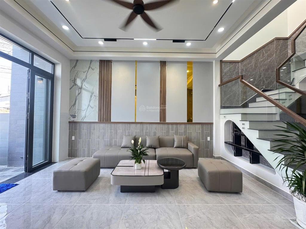 Bán nhà sát nhựa giồng lớn, nhà mới xây 4pn, nội thất đầy đủ | 5x26m, shr hỗ trợ bank
