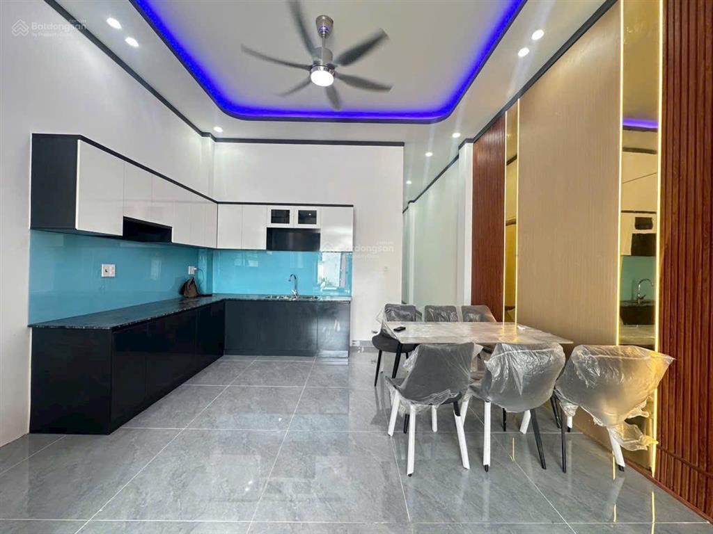 Chủ kẹt tiền hạ 150 triệu bán nhanh nhà mới siêu đẹp gần ngã 3 mỹ hạnh| dt 4.5x23m  0915 852 ***