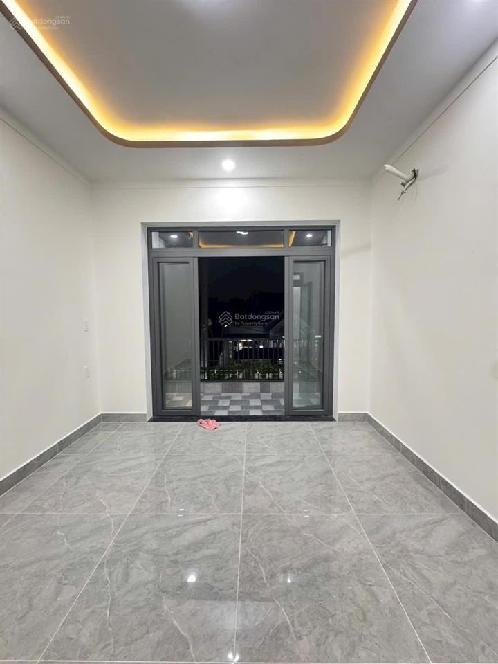 Bán nhà đường giồng lớn gần chợ mỹ hạnh, nhà mới đẹp dt 5x22m, shr hỗ trợ ngân hàng
