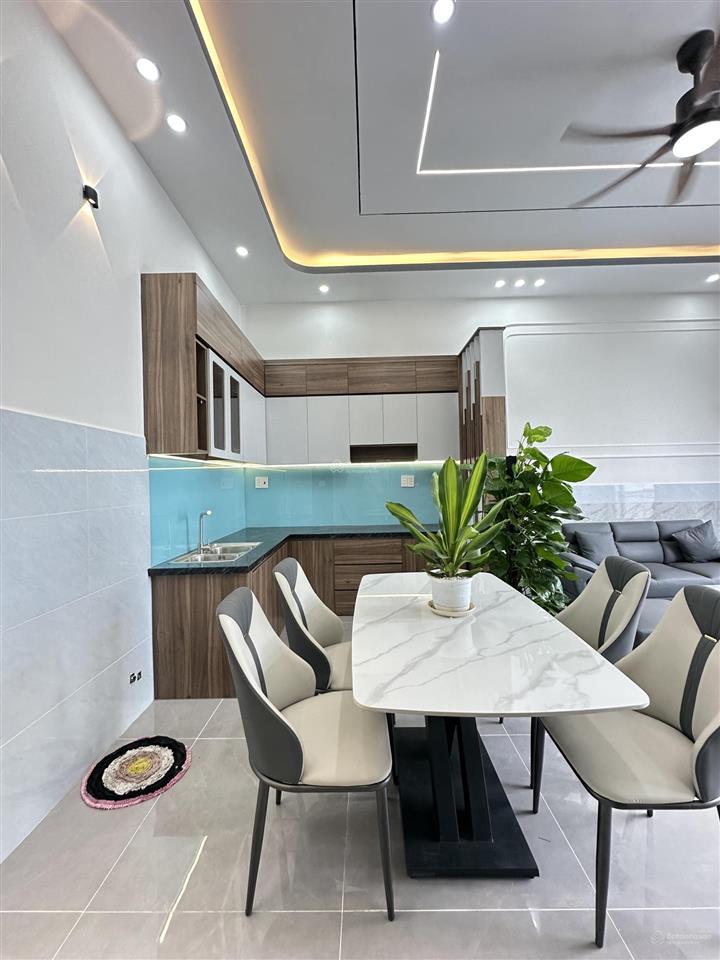 Kẹt tiền bán lỗ, nhà xây mới có nội thất, đường giồng lớn, dt 5x20m, shr