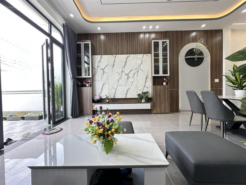 Kẹt tiền bán lỗ, nhà xây mới có nội thất, đường giồng lớn, dt 5x20m, shr