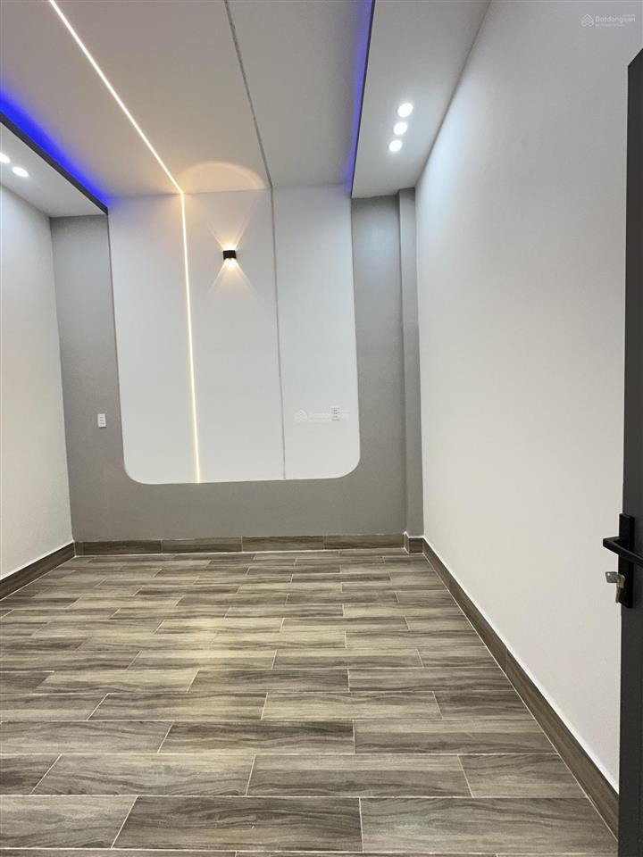Kẹt tiền bán lỗ, nhà xây mới có nội thất, đường giồng lớn, dt 5x20m, shr