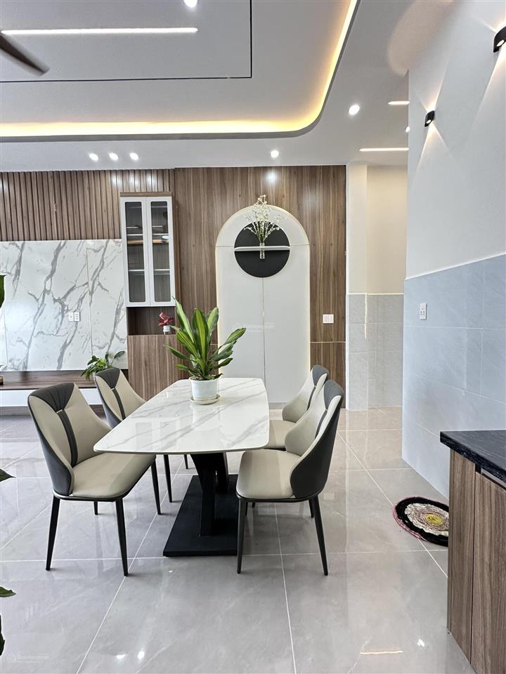 Kẹt tiền bán lỗ, nhà xây mới có nội thất, đường giồng lớn, dt 5x20m, shr