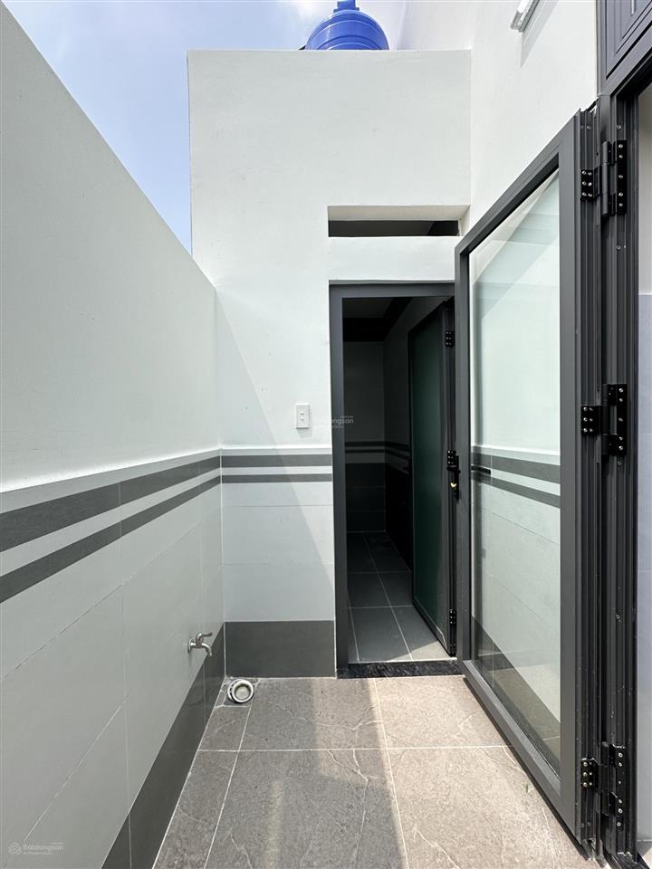 Kẹt tiền bán lỗ, nhà xây mới có nội thất, đường giồng lớn, dt 5x20m, shr