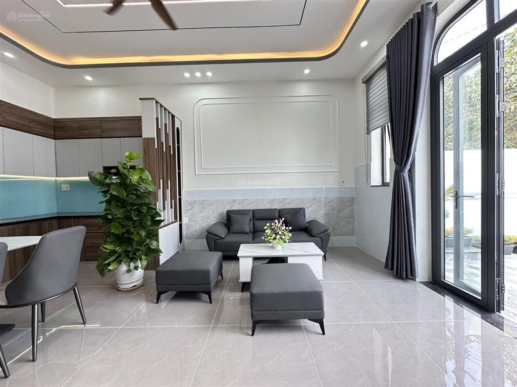 Kẹt tiền bán lỗ, nhà xây mới có nội thất, đường giồng lớn, dt 5x20m, shr