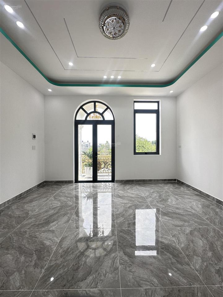 Bán nhà đường hoa vàng, xã mỹ hạnh nam | dt 5x25m| nhà mới xây 4 phòng ngủ