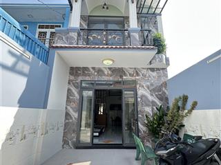 Nhà đẹp mới xây giá rẻ nhất khu vực, 1 trệt 1 lầu có 4 phòng, giá 2 tỷ 570