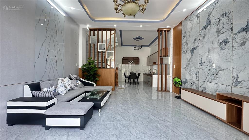 Nhà đẹp mới xây giá rẻ nhất khu vực, 1 trệt 1 lầu có 4 phòng, giá 2 tỷ 570