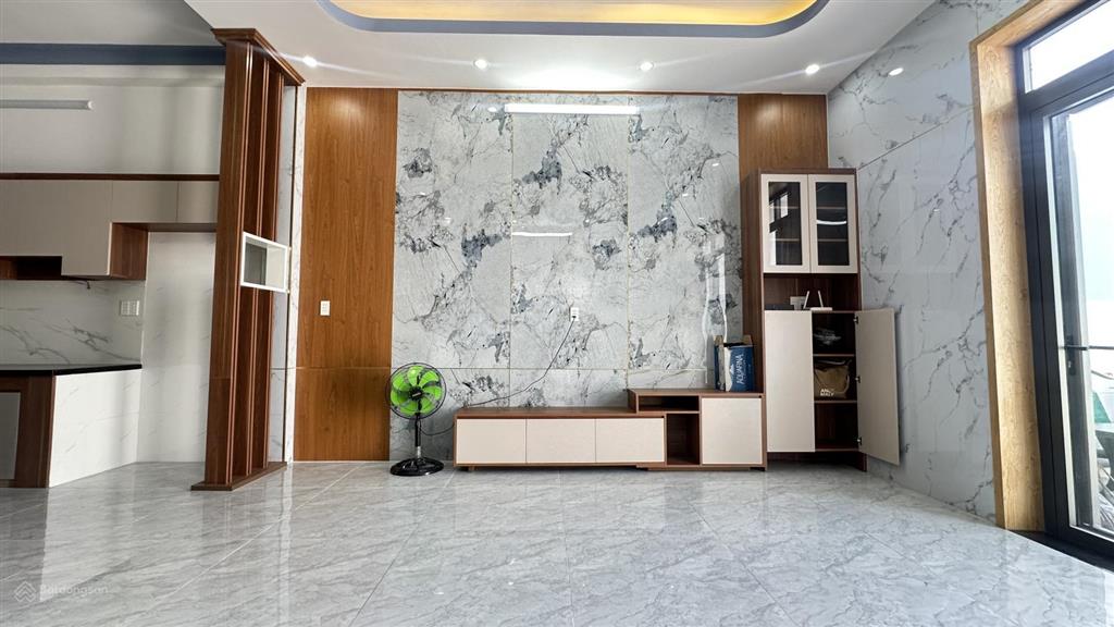 Nhà đẹp mới xây giá rẻ nhất khu vực, 1 trệt 1 lầu có 4 phòng, giá 2 tỷ 570