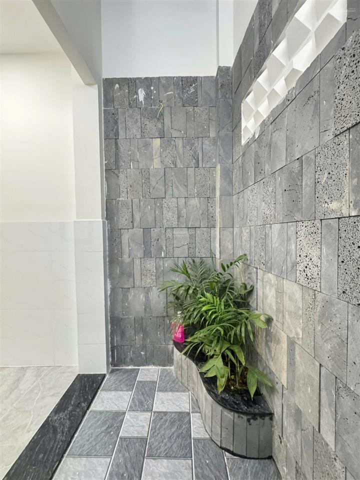 Nhà mới ngay chợ mỹ hạnh, đường giồng lớn |dt 5x22m, giá 2 tỷ 860, 4 phòng rộng rãi