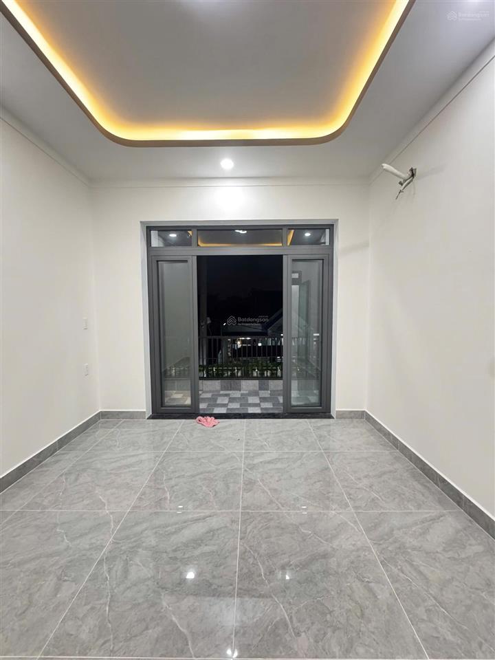 Nhà mới ngay chợ mỹ hạnh, đường giồng lớn |dt 5x22m, giá 2 tỷ 860, 4 phòng rộng rãi