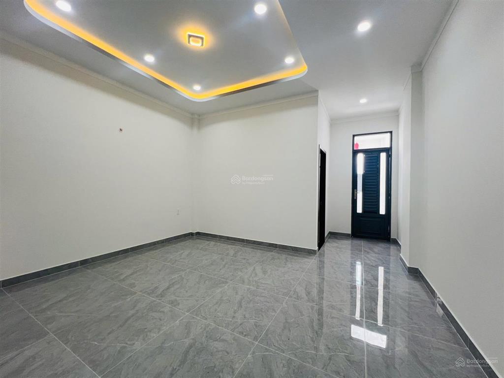 Nhà đẹp vừa xong, vị trí đẹp gần kdc xuyên á, xem ngay kẻo lỡ, dt 5x30m có 4 phòng