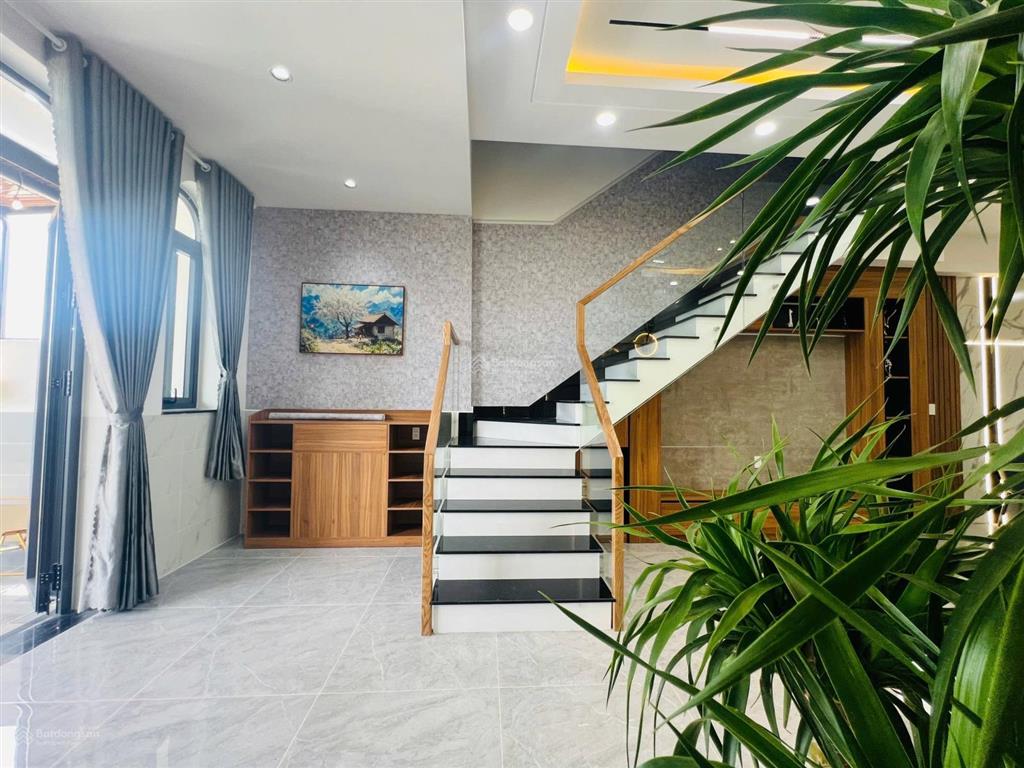 Nhà đẹp vừa xong, vị trí đẹp gần kdc xuyên á, xem ngay kẻo lỡ, dt 5x30m có 4 phòng