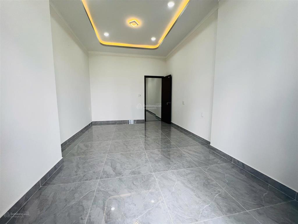 Nhà đẹp vừa xong, vị trí đẹp gần kdc xuyên á, xem ngay kẻo lỡ, dt 5x30m có 4 phòng