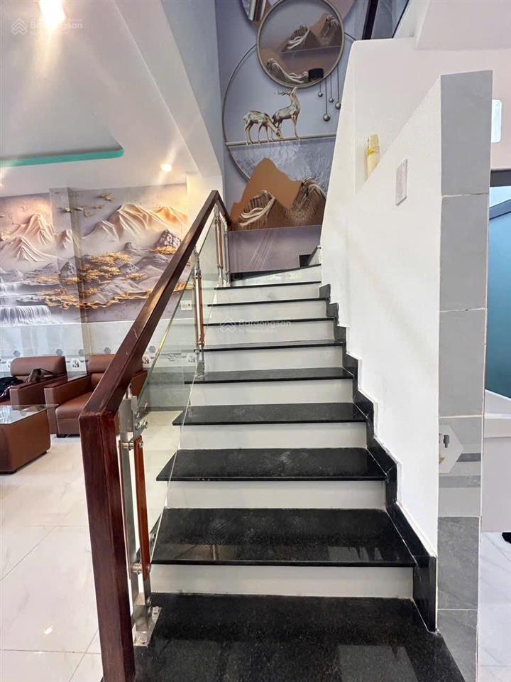 Nhà giảm sâu nhà mới 1 trệt 1 lầu có 2 pn, ngay đường nhựa giồng lớn, giá 1 tỷ 520 sổ hồng riêng