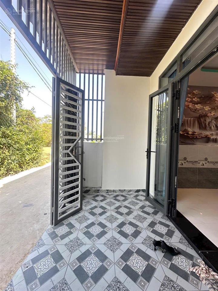 Nhà giảm sâu nhà mới 1 trệt 1 lầu có 2 pn, ngay đường nhựa giồng lớn, giá 1 tỷ 520 sổ hồng riêng