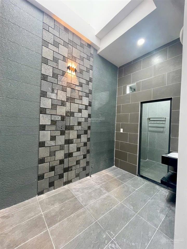 Nhà mới hoàn thiện gần chợ chiều tỉnh lộ 10, diện tích 5x22m, nhà 3 pn, đường nhựa 6m