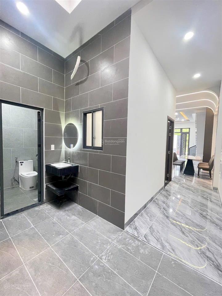 Nhà mới hoàn thiện gần chợ chiều tỉnh lộ 10, diện tích 5x22m, nhà 3 pn, đường nhựa 6m