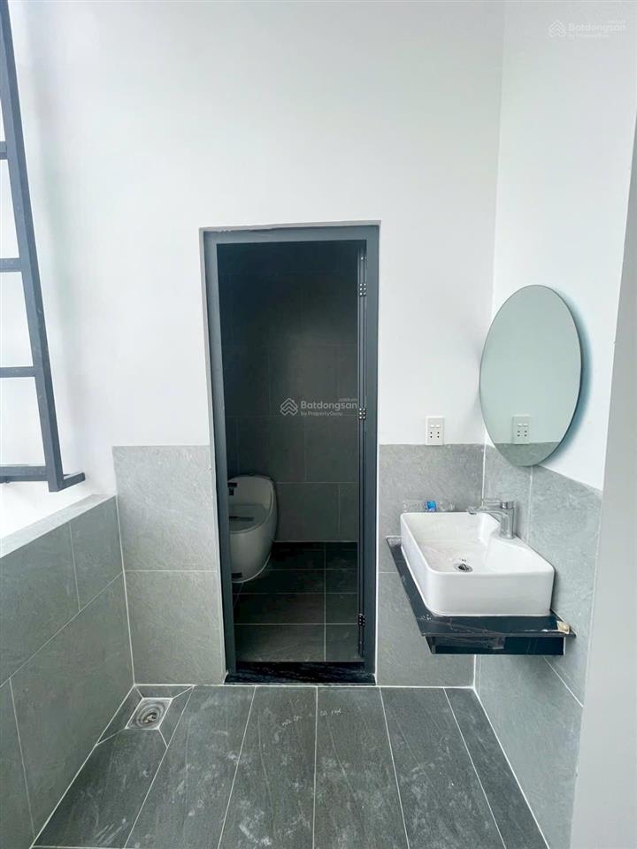 Nhà mới hoàn thiện gần chợ chiều tỉnh lộ 10, diện tích 5x22m, nhà 3 pn, đường nhựa 6m