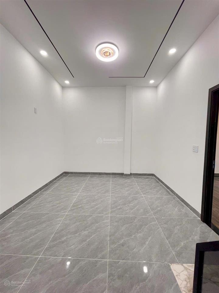 Nhà mới hoàn thiện gần chợ chiều tỉnh lộ 10, diện tích 5x22m, nhà 3 pn, đường nhựa 6m
