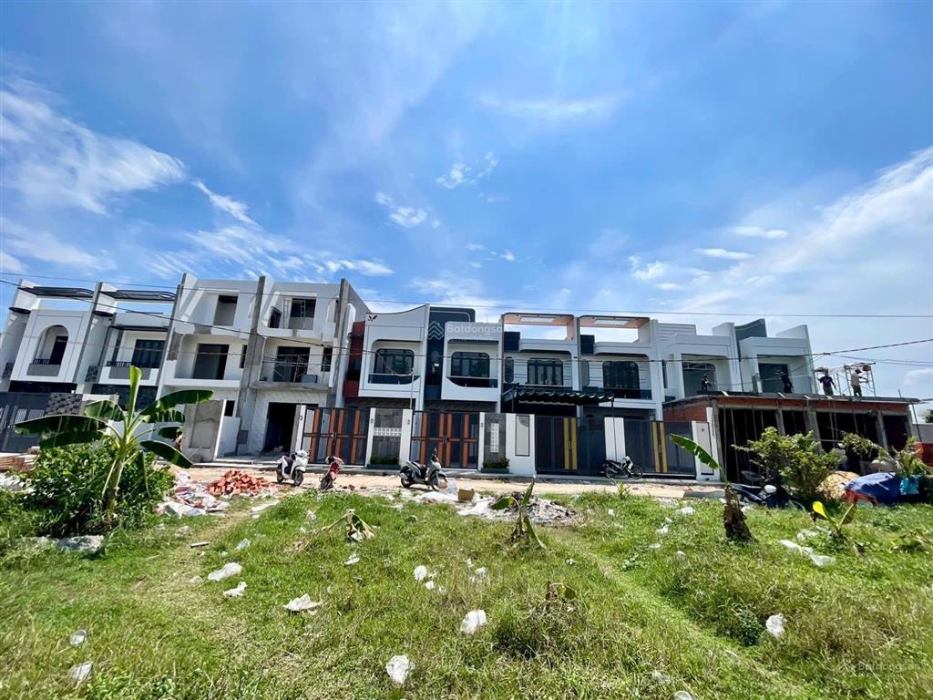 Nhà mới hoàn thiện gần chợ chiều tỉnh lộ 10, diện tích 5x22m, nhà 3 pn, đường nhựa 6m