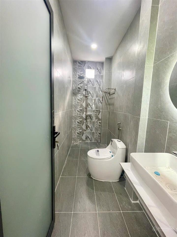 Nhà mới hoàn thiện gần chợ chiều tỉnh lộ 10, diện tích 5x22m, nhà 3 pn, đường nhựa 6m