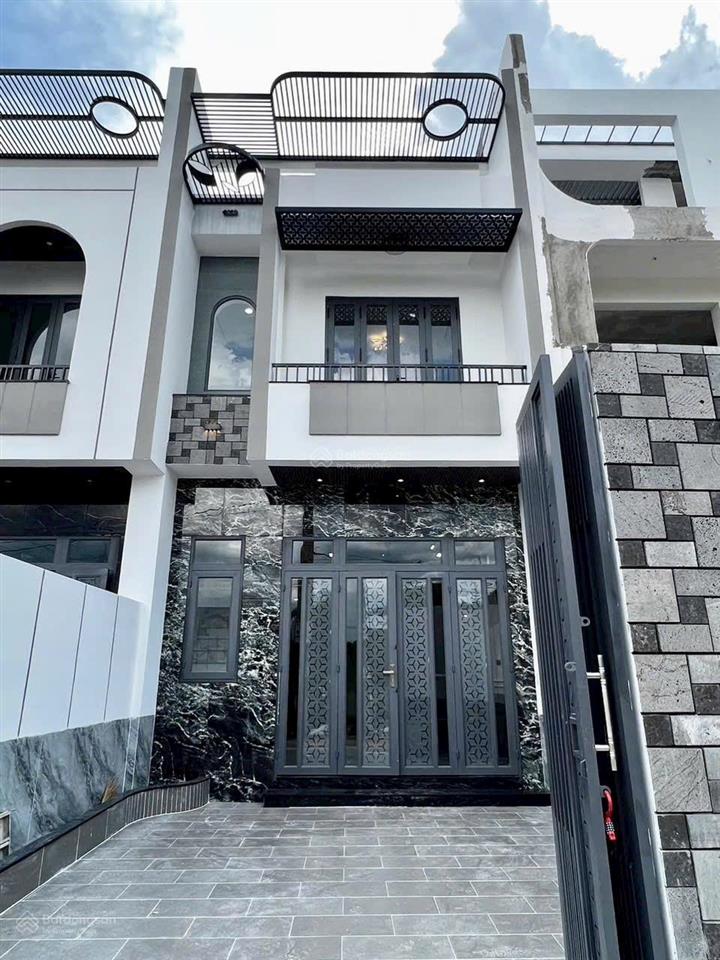 Nhà mới hoàn thiện gần chợ chiều tỉnh lộ 10, diện tích 5x22m, nhà 3 pn, đường nhựa 6m