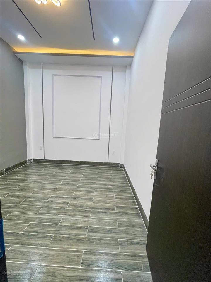 Nhà mới hoàn thiện gần chợ chiều tỉnh lộ 10, diện tích 5x22m, nhà 3 pn, đường nhựa 6m