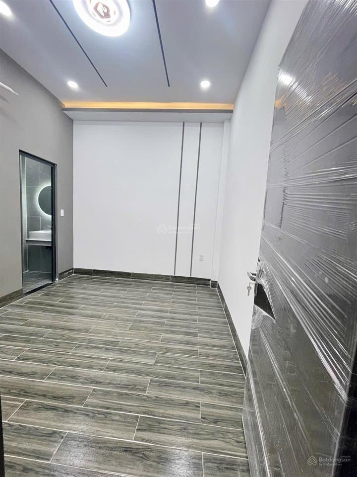 Nhà mới hoàn thiện gần chợ chiều tỉnh lộ 10, diện tích 5x22m, nhà 3 pn, đường nhựa 6m