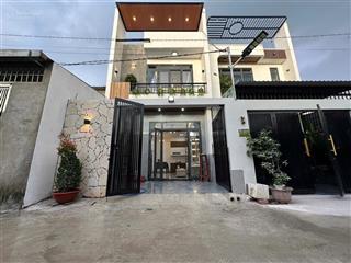 Nhà đẹp giá thật 1 trệt 1 lầu có 3 phòng ngủ giá 1,9 tỷ sổ riêng riêng hoàn công