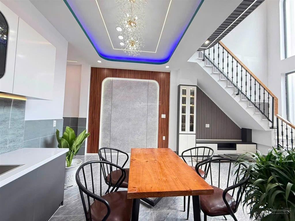 Nhà đức hòa xây mới, 3 phòng ngủ gần tỉnh lộ 10 giá 1 tỷ 990, sổ sẵn