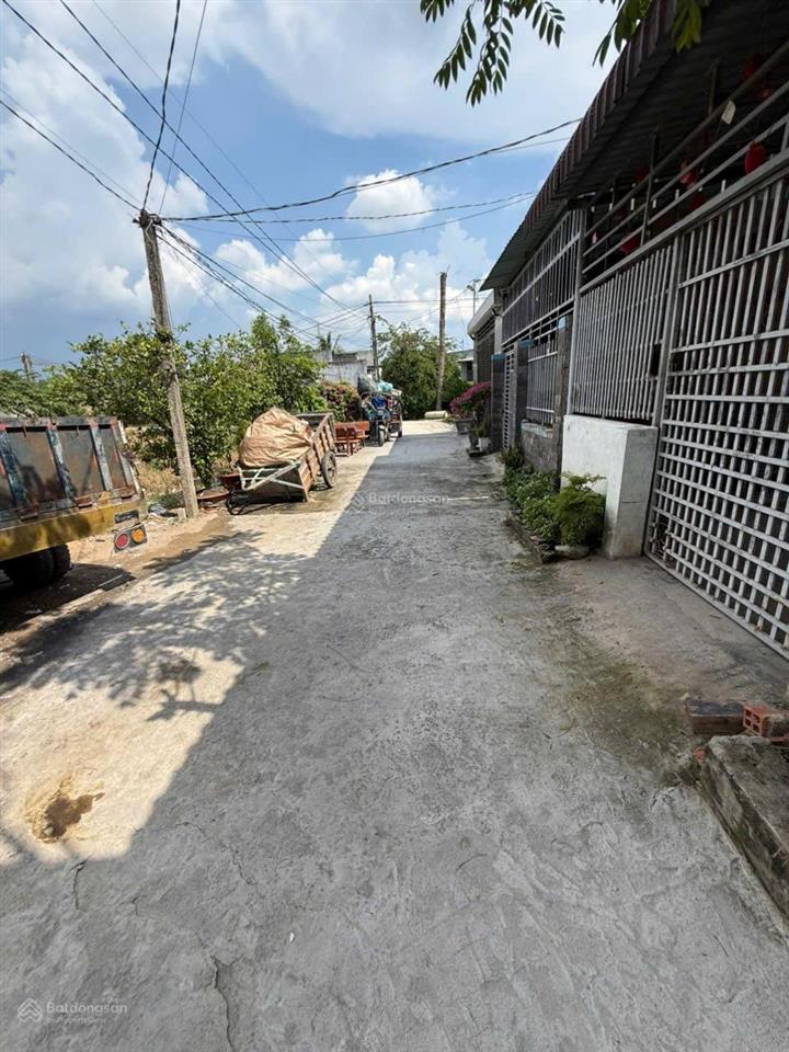 Nhà đức hòa xây mới, 3 phòng ngủ gần tỉnh lộ 10 giá 1 tỷ 990, sổ sẵn