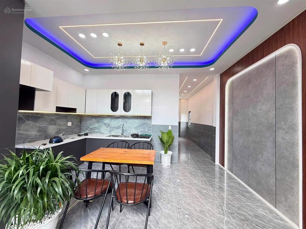 Nhà đức hòa xây mới, 3 phòng ngủ gần tỉnh lộ 10 giá 1 tỷ 990, sổ sẵn