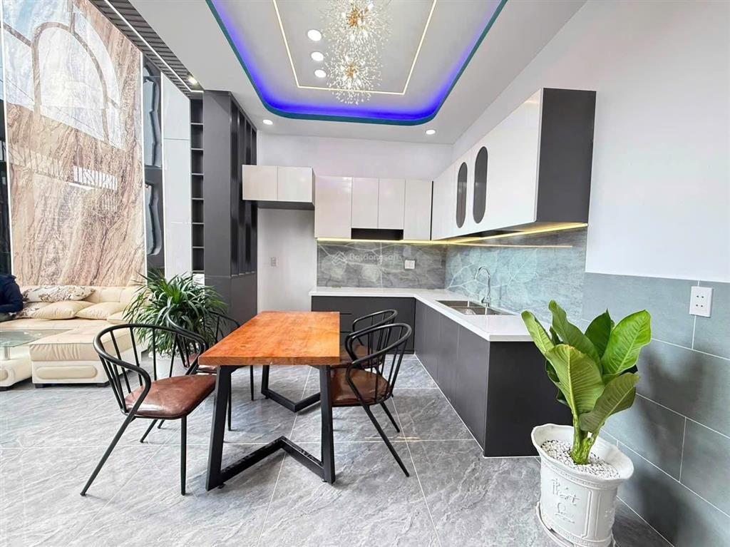 Nhà đức hòa xây mới, 3 phòng ngủ gần tỉnh lộ 10 giá 1 tỷ 990, sổ sẵn