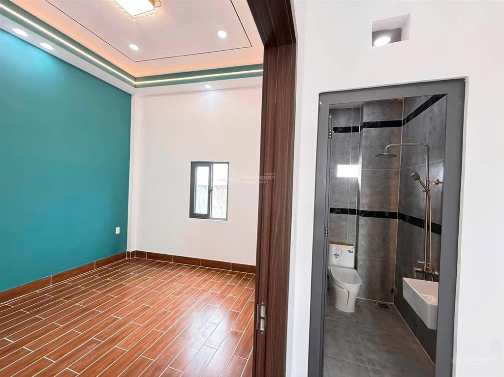 Nhà đức hòa xây mới, 3 phòng ngủ gần tỉnh lộ 10 giá 1 tỷ 990, sổ sẵn