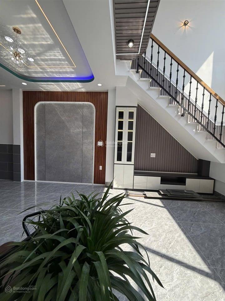 Nhà đức hòa xây mới, 3 phòng ngủ gần tỉnh lộ 10 giá 1 tỷ 990, sổ sẵn