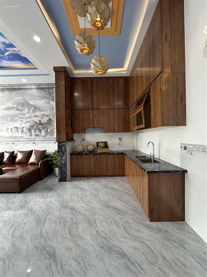 Bán nhà gần chợ mỹ hạnh nam, nhà xây mới, đường bê tông xe ôtô tới nhà