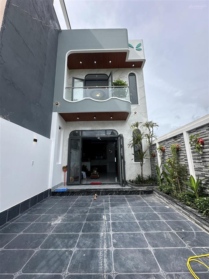 Bán nhà gần chợ mỹ hạnh nam, nhà xây mới, đường bê tông xe ôtô tới nhà
