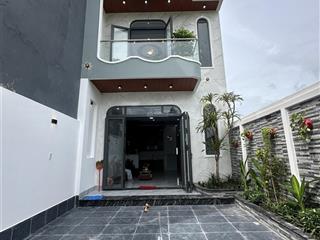 Bán nhà gần chợ mỹ hạnh nam, nhà xây mới, đường bê tông xe ôtô tới nhà