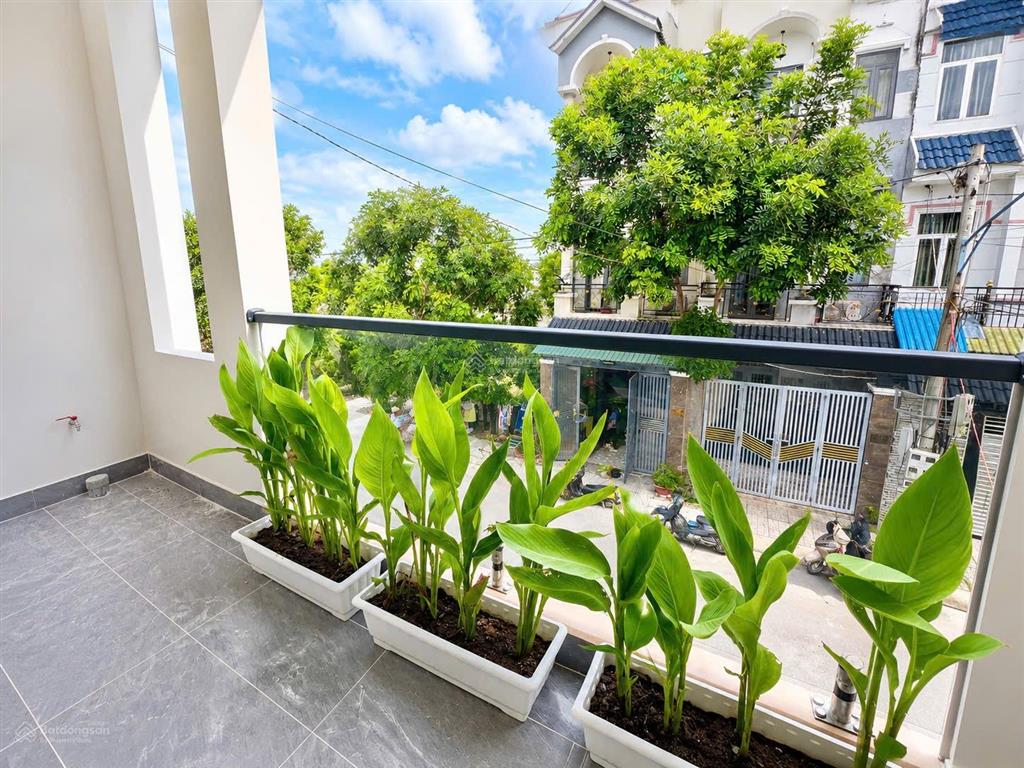 Bán nhà full nội thất trong kdc phú sinh nhà xây mới 3 pn